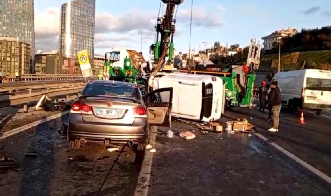TEM Otoyolu'nda gerçekleşen feci kaza sonucunda iki kişi hayatını kaybetti,