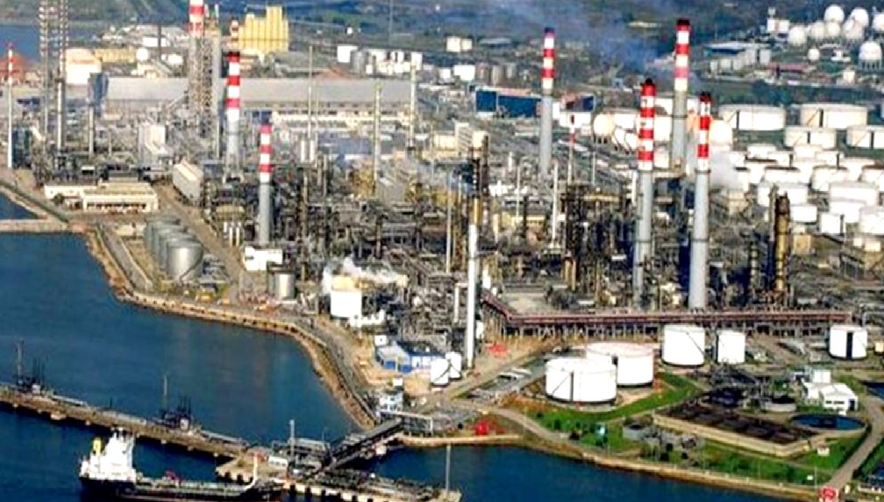 TÜPRAŞ İzmir Rafinerisi'nde meydana gelen yangın kontrol altına alındı. Olayla