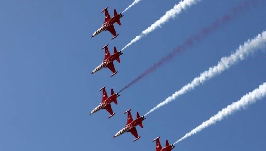 Türk Yıldızları’ndan 10 Kasım İçin Anlamlı Gösteri Türk Yıldızları, 10 Kasım'da anlam dolu bir gösteri ile Atatürk'ü