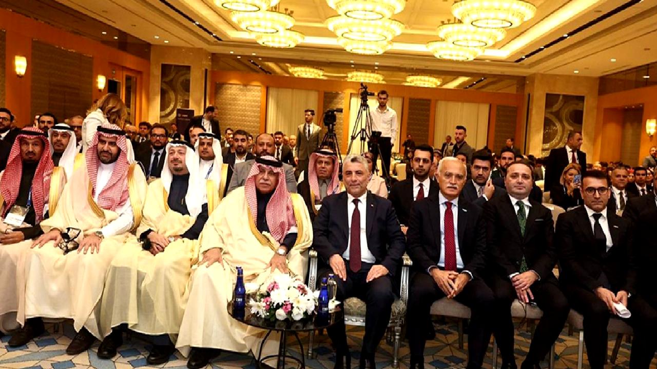 Türkiye-Suudi Arabistan İş Forumu, İstanbul'da önemli iş insanlarının katılımıyla gerçekleştirildi.