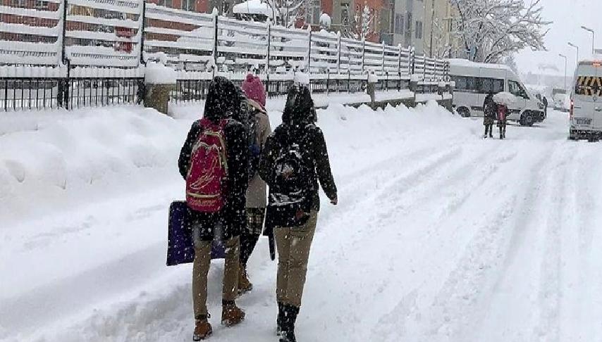 Türkiye'de kar yağışı nedeniyle eğitim ara verilen şehirler hakkında en