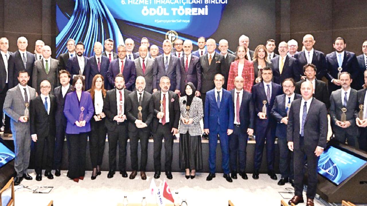 Türkiye'nin hizmetler ihracatındaki başarıları, sektörlerin gelişimi ve uluslararası rekabetteki konumu