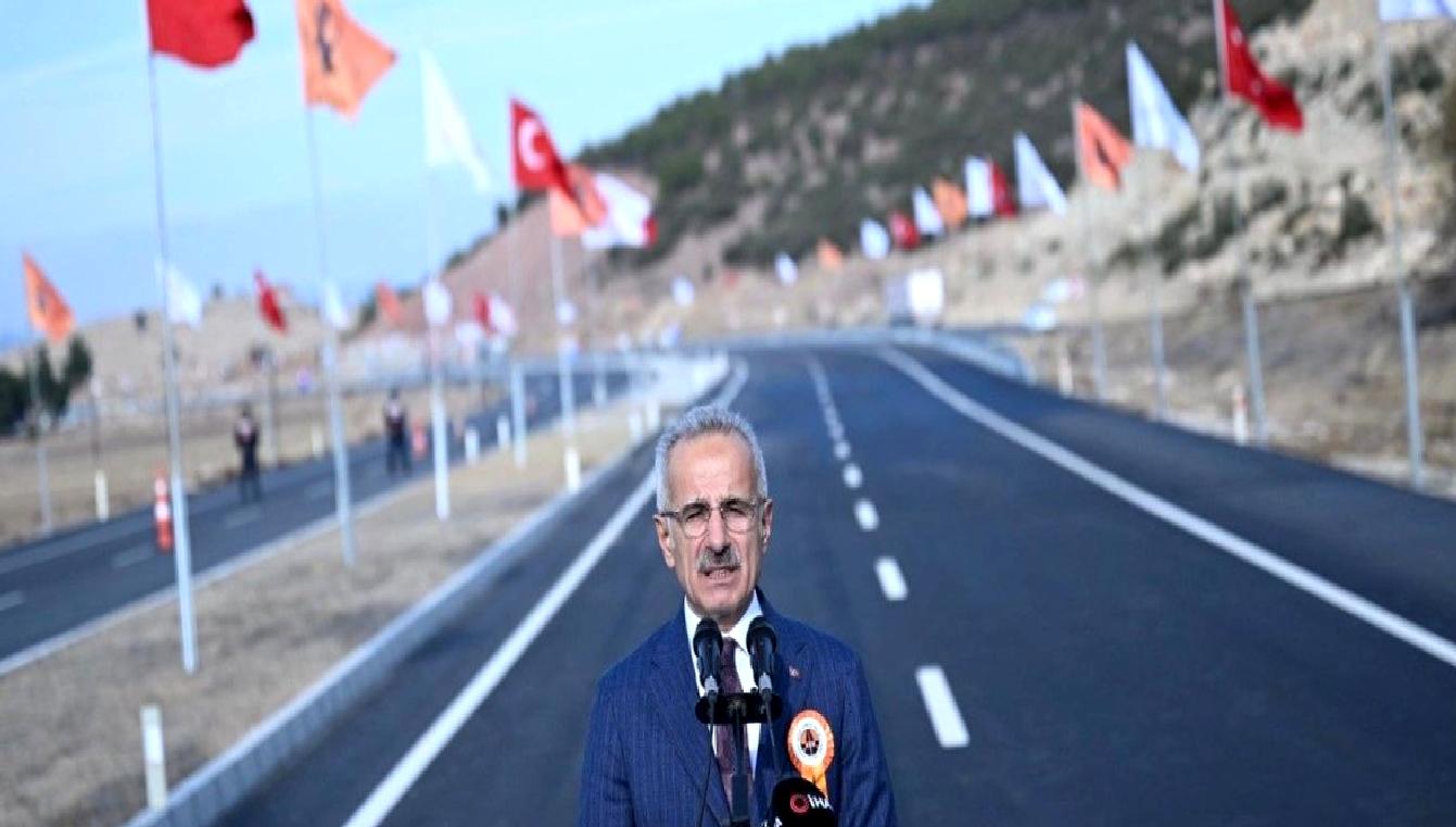 Ulaştırma ve Altyapı Bakanı Abdulkadir Uraloğlu, Antalya'da gerçekleştirilecek yatırımlar ve
