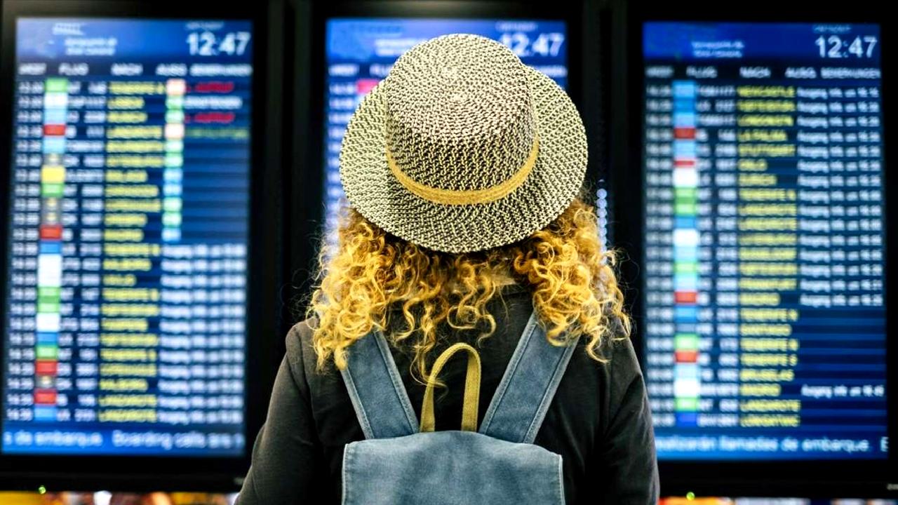 Ulaştırma ve Altyapı Bakanı Uraloğlu, Ekim ayına ait hava trafik