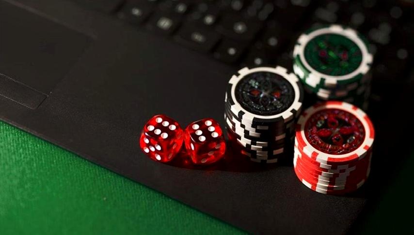 Yasa dışı bahis soruşturmasında ünlü isimlere yönelik yakalama kararları alındı.