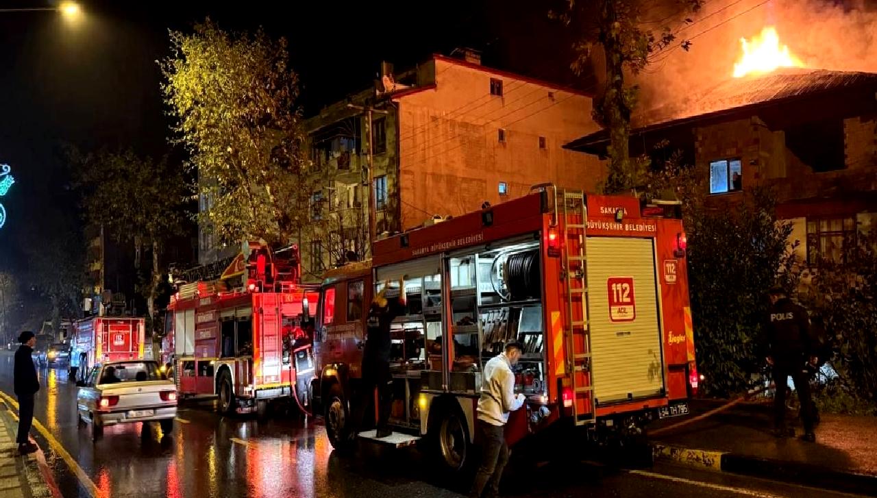 Yayla Mahallesi'nde bulunan 3 katlı apartmanda meydana gelen yangın, çevrede