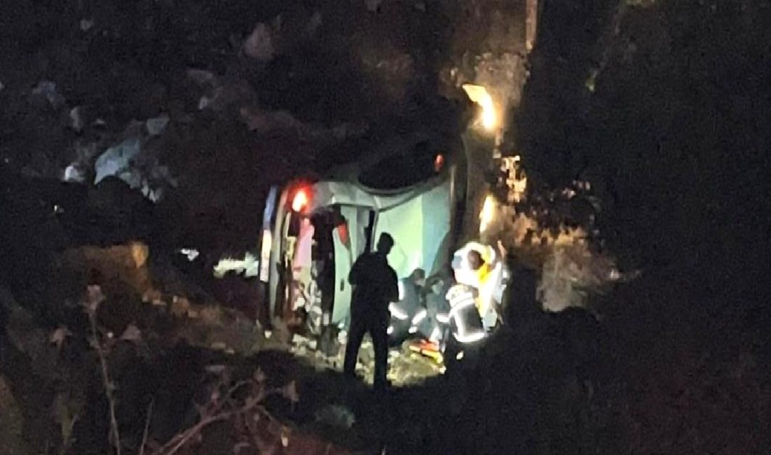 Yazıköy-Akçaköy mevkiinde meydana gelen trajik kazada, bir sürücü uçurumdan kurtarıldı.