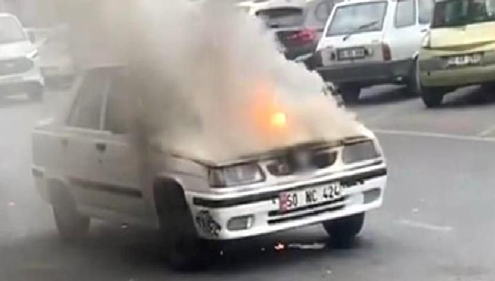 Yeni Mahalle’de Park Halindeki Araçta Yangın Çıktı Yeni Mahalle'de park halindeki bir araçta yangın çıktı. Olay yerine