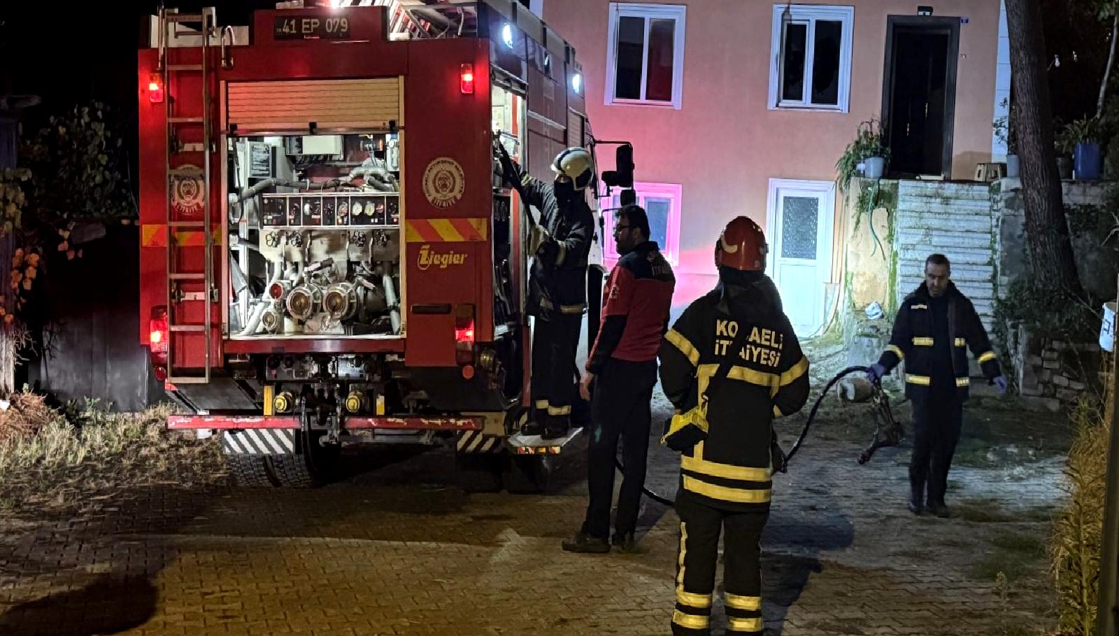 Yeniköy'de meydana gelen müstakil ev yangınında 74 yaşındaki A.Ç. hastaneye