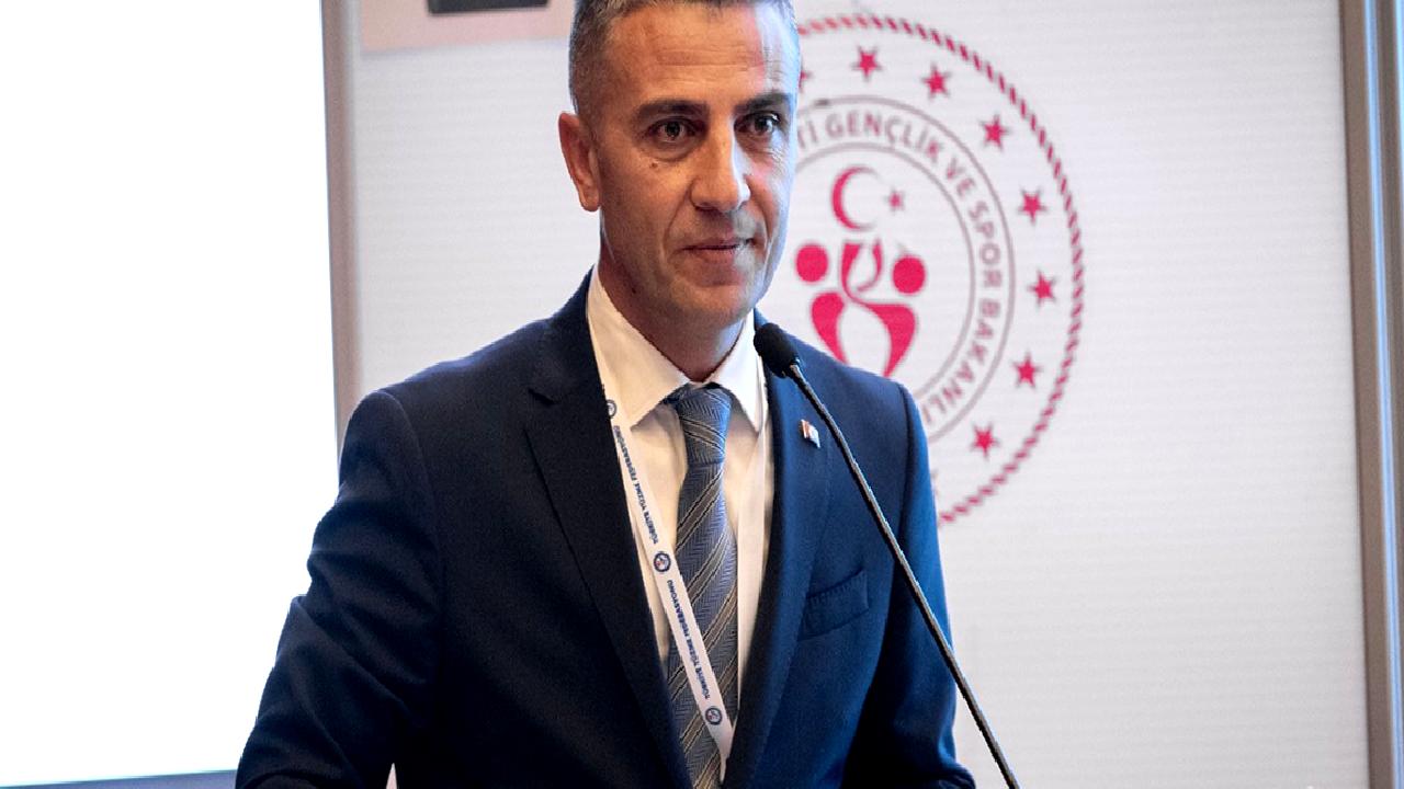 Yüzme Federasyonu, yeni stratejiler ve hedeflerle sporun geleceğini şekillendiriyor. Bu