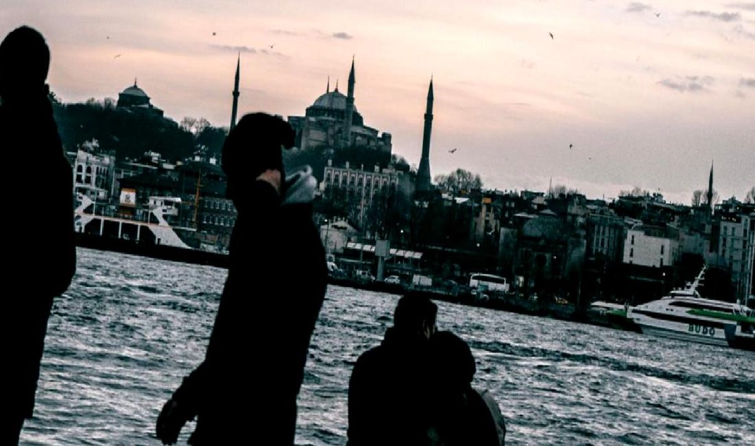 2025 Asgari Ücret Beklentileri ve Yoksulluk Sınırları 2025 asgari ücret beklentilerini ve yoksulluk sınırlarını derinlemesine inceleyin. Ekonomik