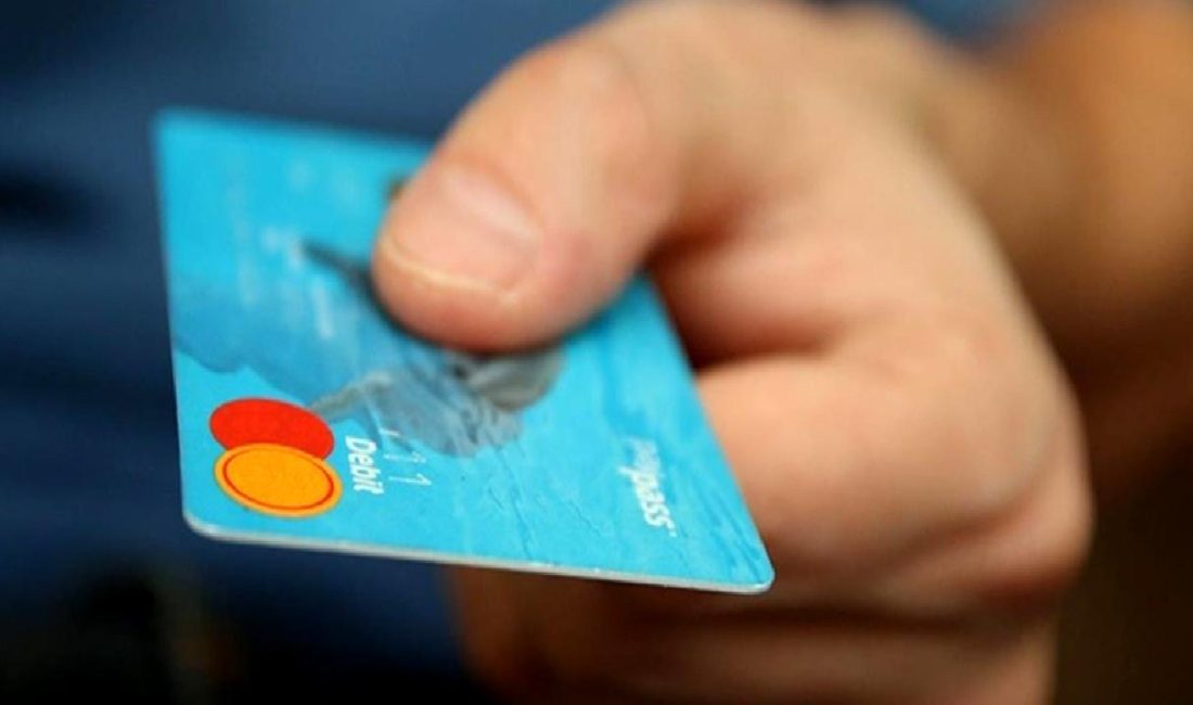 ABD Kredi Kartı Temerrütlerinde Artış ABD'de kredi kartı temerrütleri artıyor. Ekonomik koşullar, borç seviyeleri ve