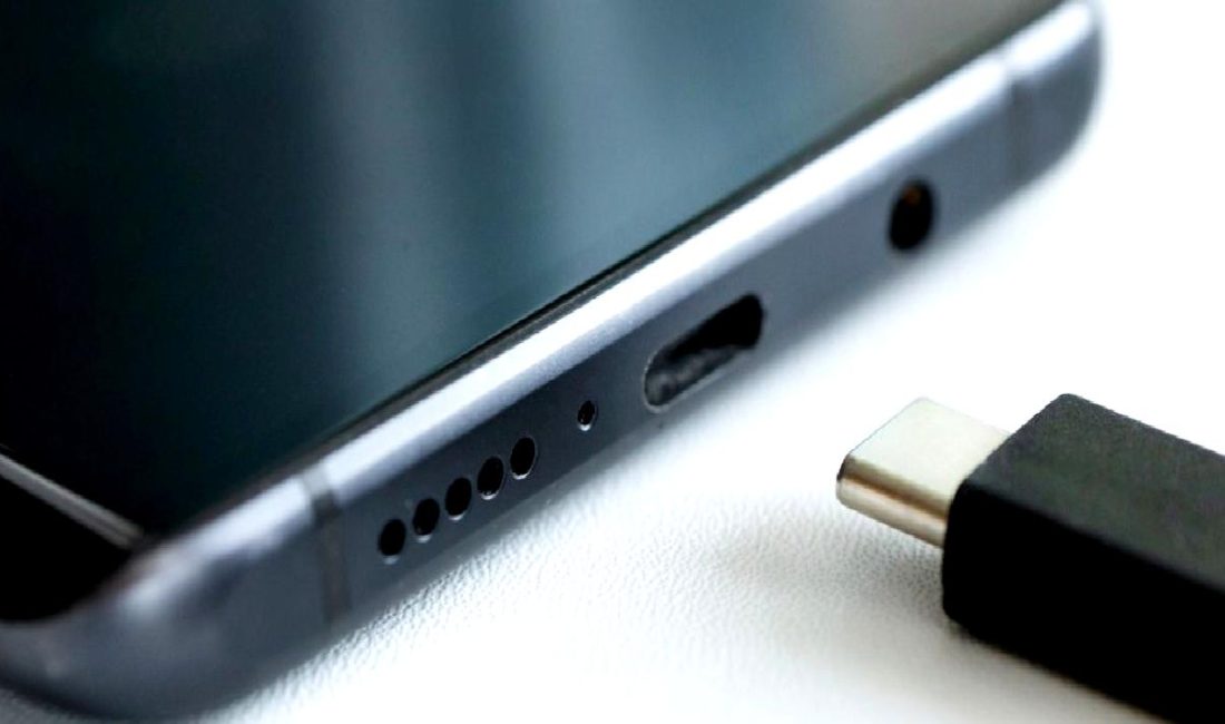 AB’de USB-C Şarj Standardı Zorunlu Hale Geldi AB, teknik standartları güçlendirerek USB-C şarj aletlerinin kullanımını zorunlu hale