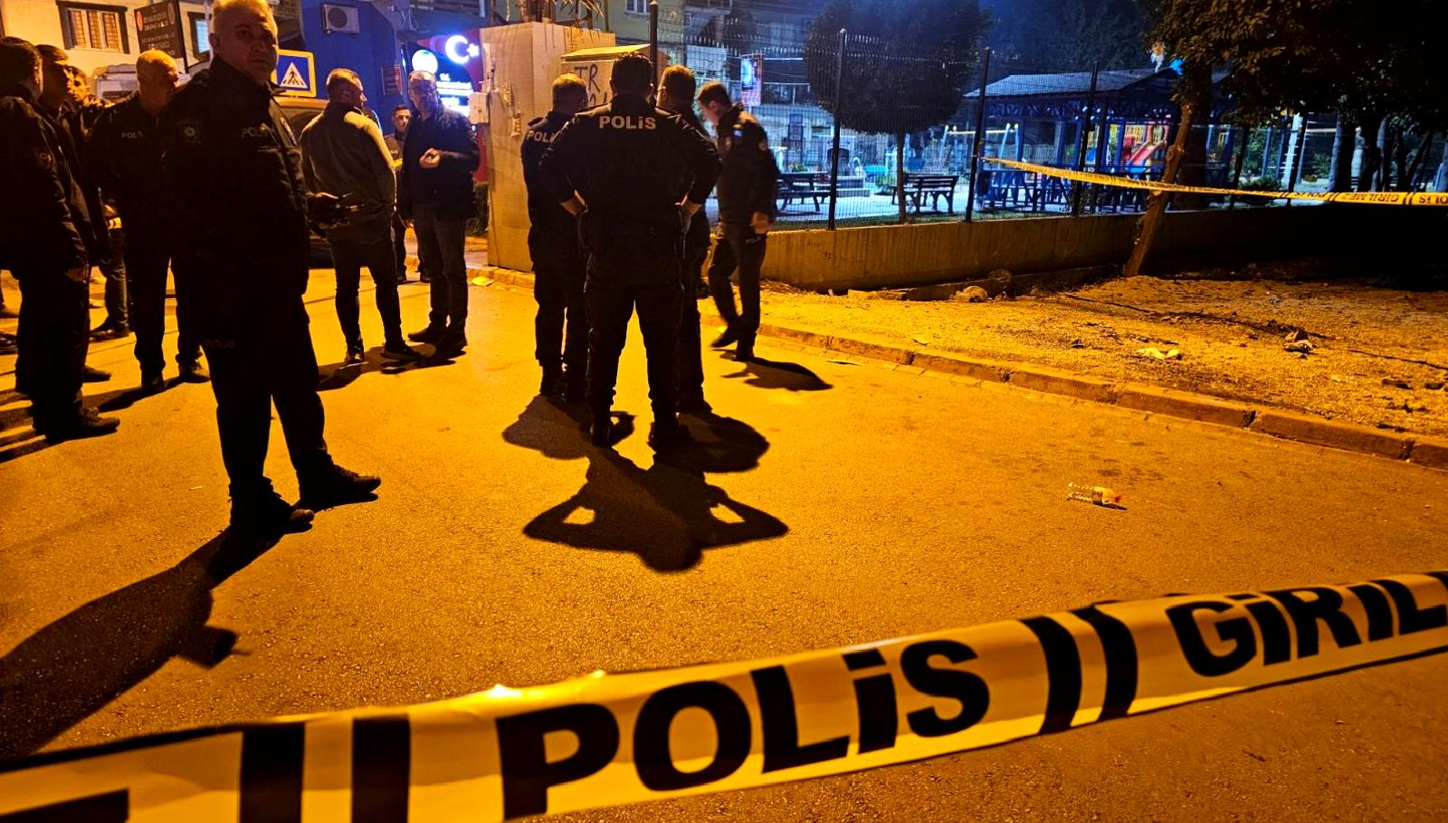 Adana'da gerçekleşen silahlı saldırıda 24 yaşındaki bir genç hayatını kaybetti.