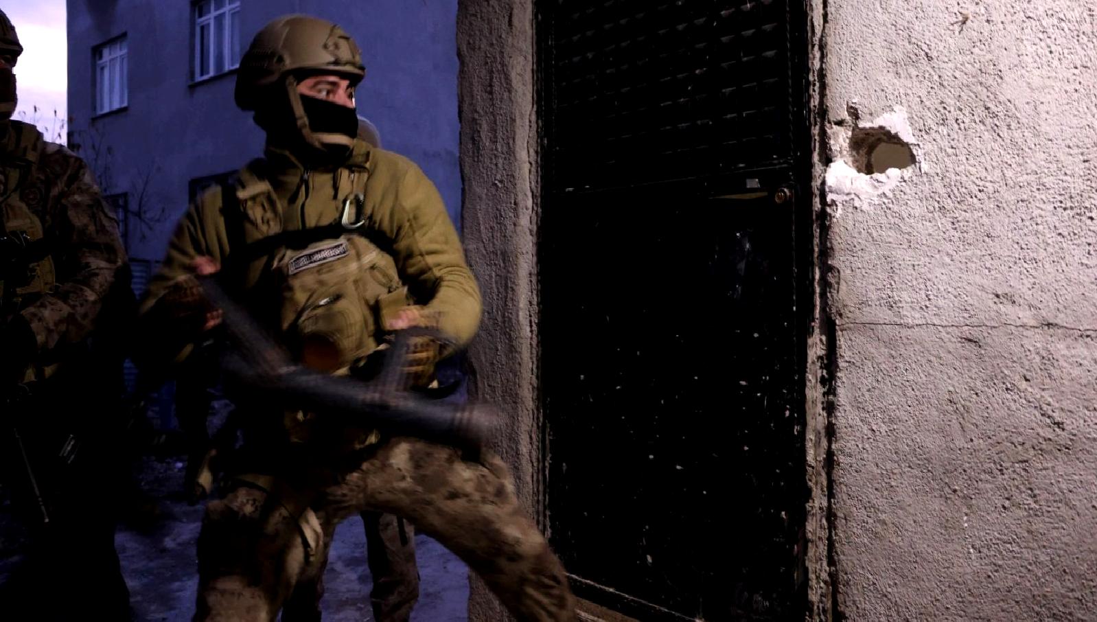 Adana'da gerçekleştirilen uyuşturucu ticareti operasyonu, güvenlik güçlerinin başarılı çalışmalarıyla gündeme