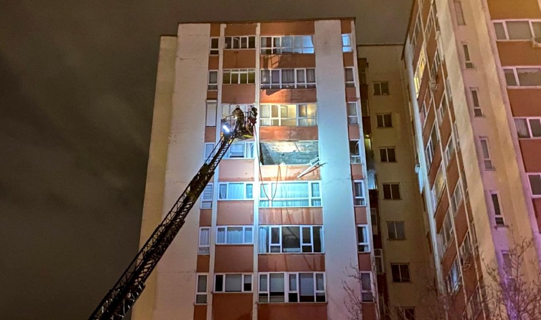 Akat Mahallesi’nde Büyük Patlama ve Yangın Olayı Akat Mahallesi'nde meydana gelen büyük patlama ve yangın olayı, bölgedeki