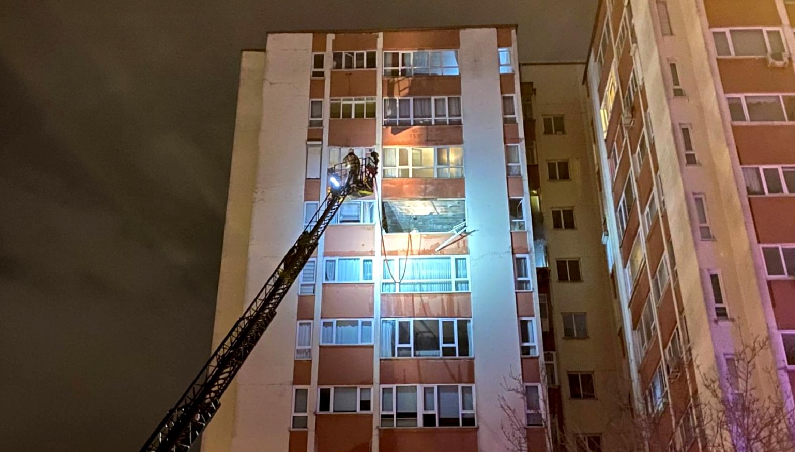 Akat Mahallesi'nde meydana gelen büyük patlama ve yangın olayı, bölgedeki