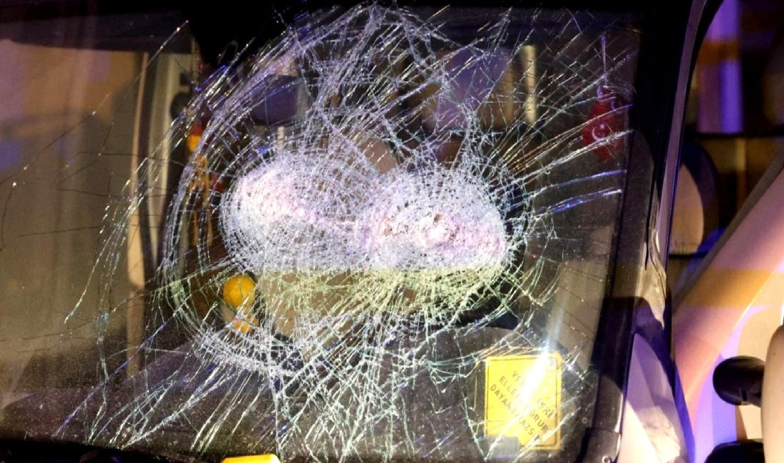 Aksaray’da Silahlı Saldırı: 1 Kişi Yaralandı Aksaray'da meydana gelen silahlı saldırıda bir kişi yaralandı. Olayın detayları