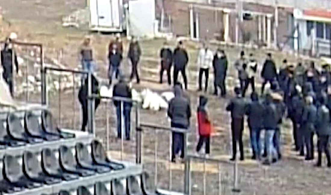 Alaca’da Kaz Dövüşü Operasyonu: 70 Kişiye Ceza Uygulandı Alaca'da gerçekleştirilen kaz dövüşü operasyonunda 70 kişiye ceza uygulandı. Hayvan