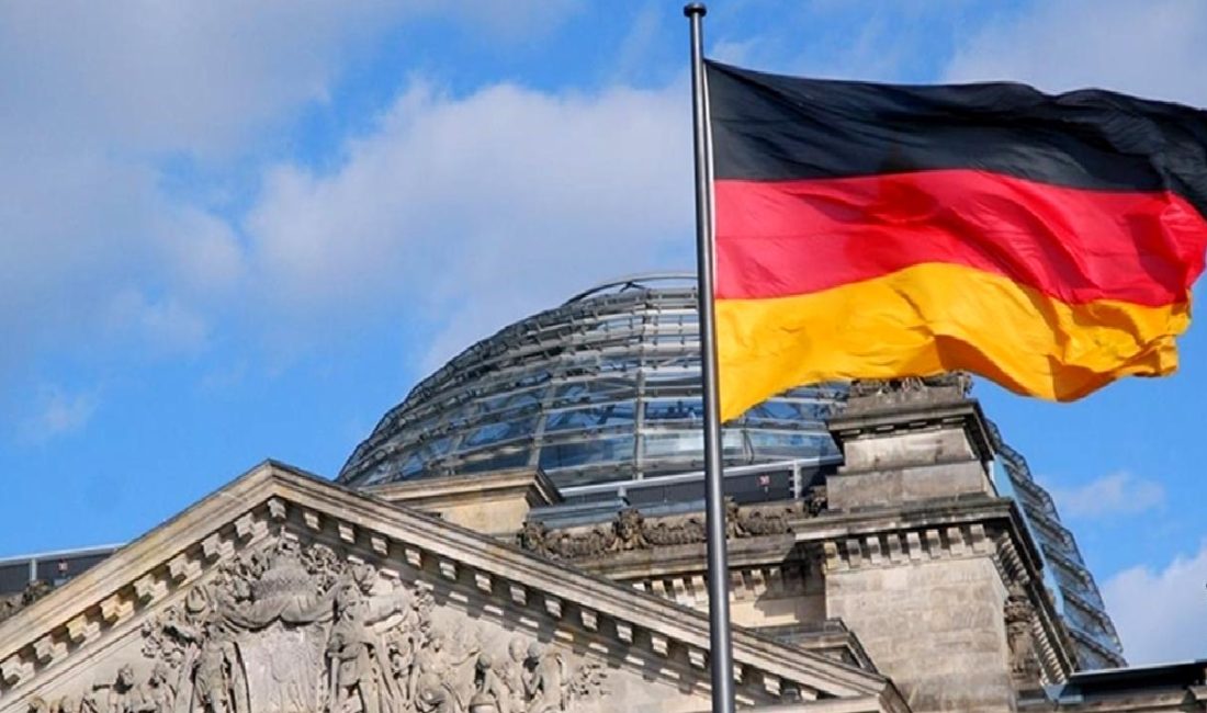 Almanya’nın Esed Rejimi Ajanlarına Yönelik Sert Tutumu Almanya, Esed rejiminin ajanlarına karşı sert bir tutum sergileyerek uluslararası