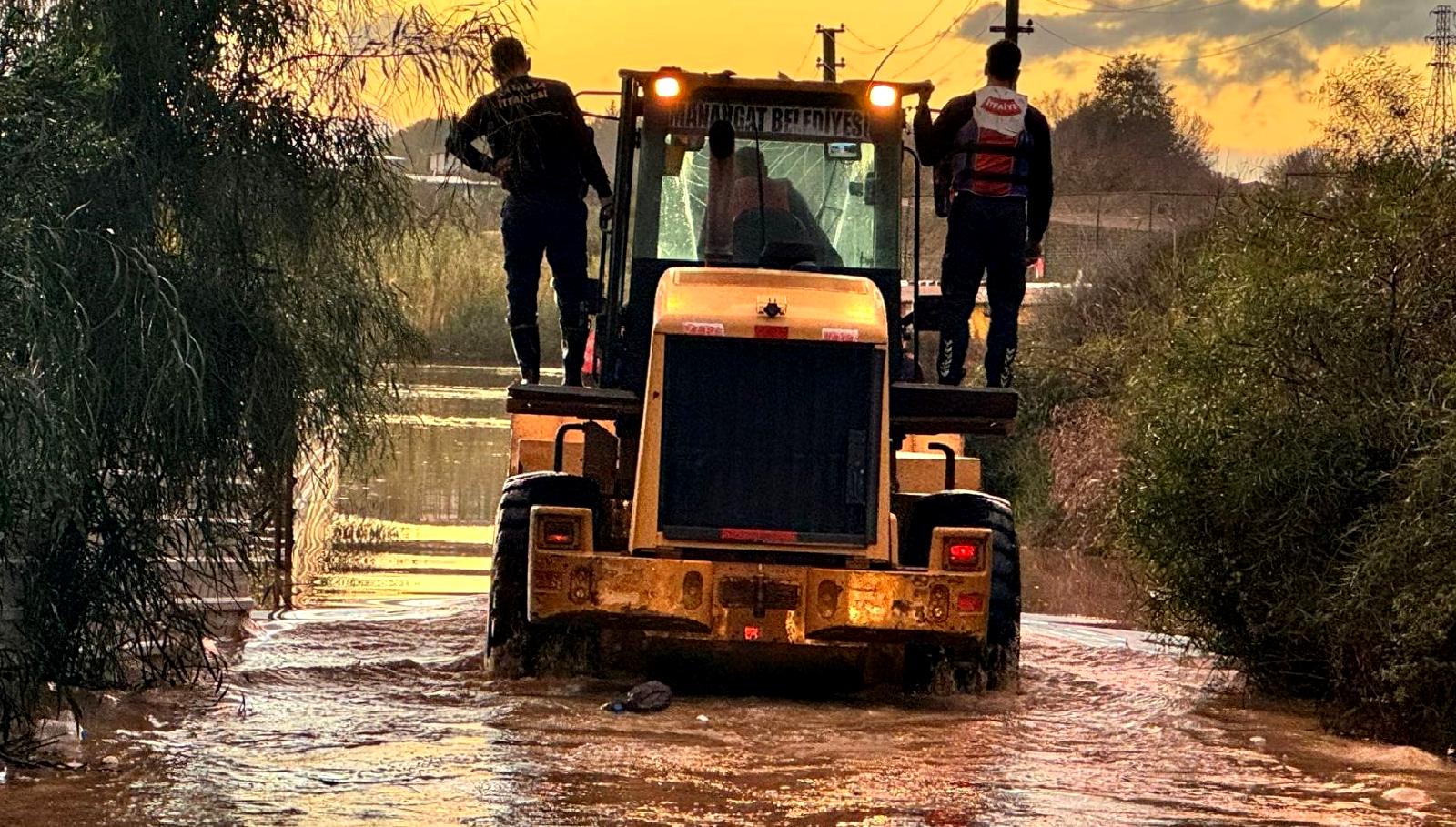 Antalya'da beklenen şiddetli rüzgar ve fırtına uyarıları hakkında bilgilere ulaşın.