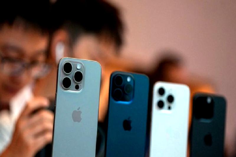 Apple Watch Ultra, yeni güncellemeyle birlikte uydu bağlantısı özelliğine kavuşuyor.