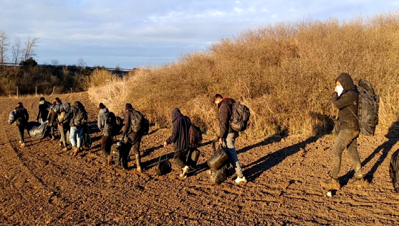 Ayvalık açıklarında gerçekleştirilen düzensiz göçmen kurtarma operasyonu, denizdeki hayat kurtarma
