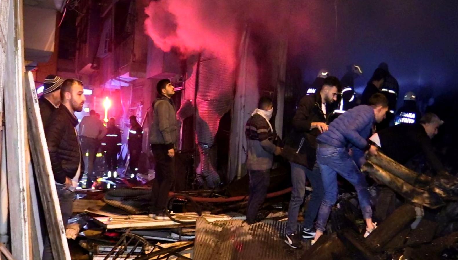 Barbaros Mahallesi'nde meydana gelen yangın olayı, çevredeki halkı tedirgin etti.