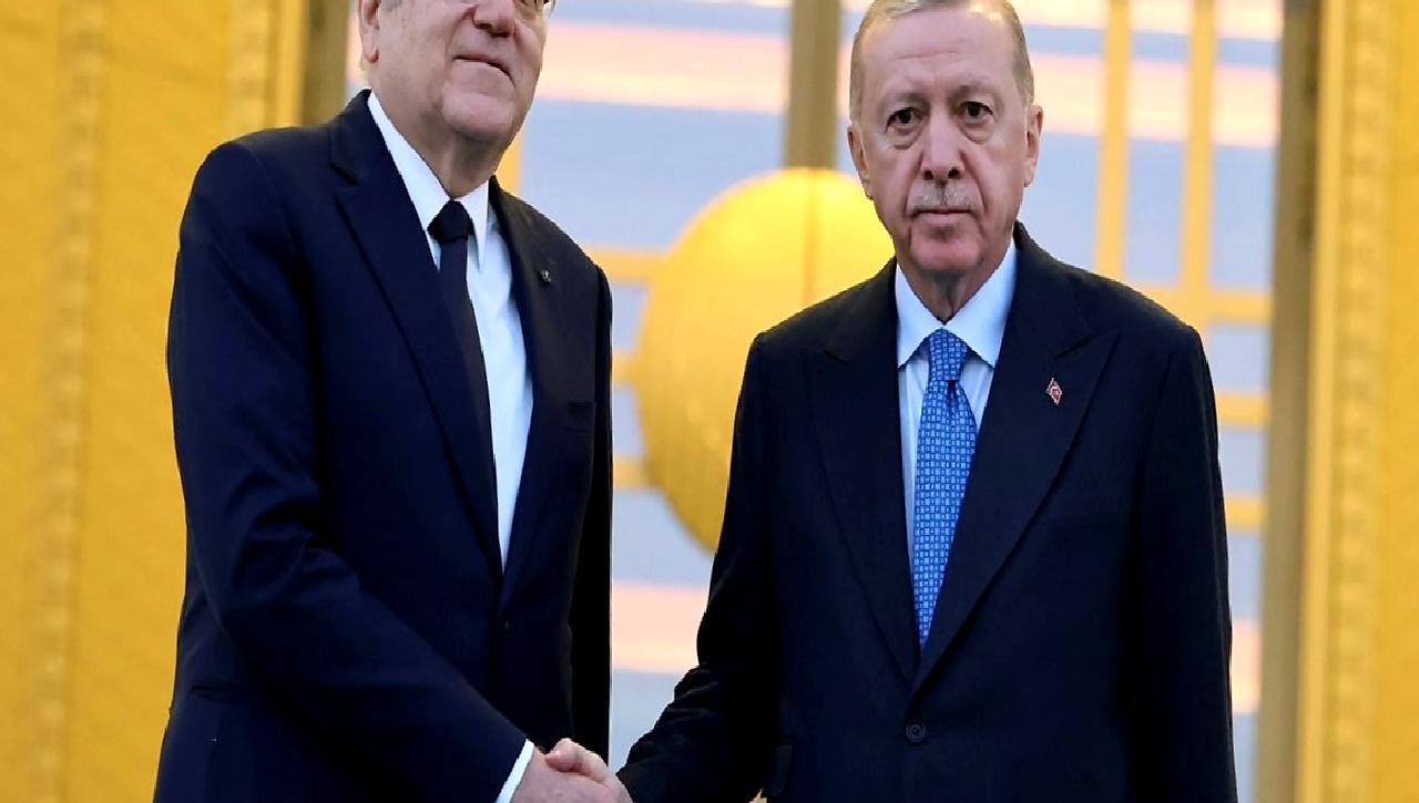 Başbakan Mikati'nin düzenlediği özel tören, önemli katılımcıları bir araya getiriyor.