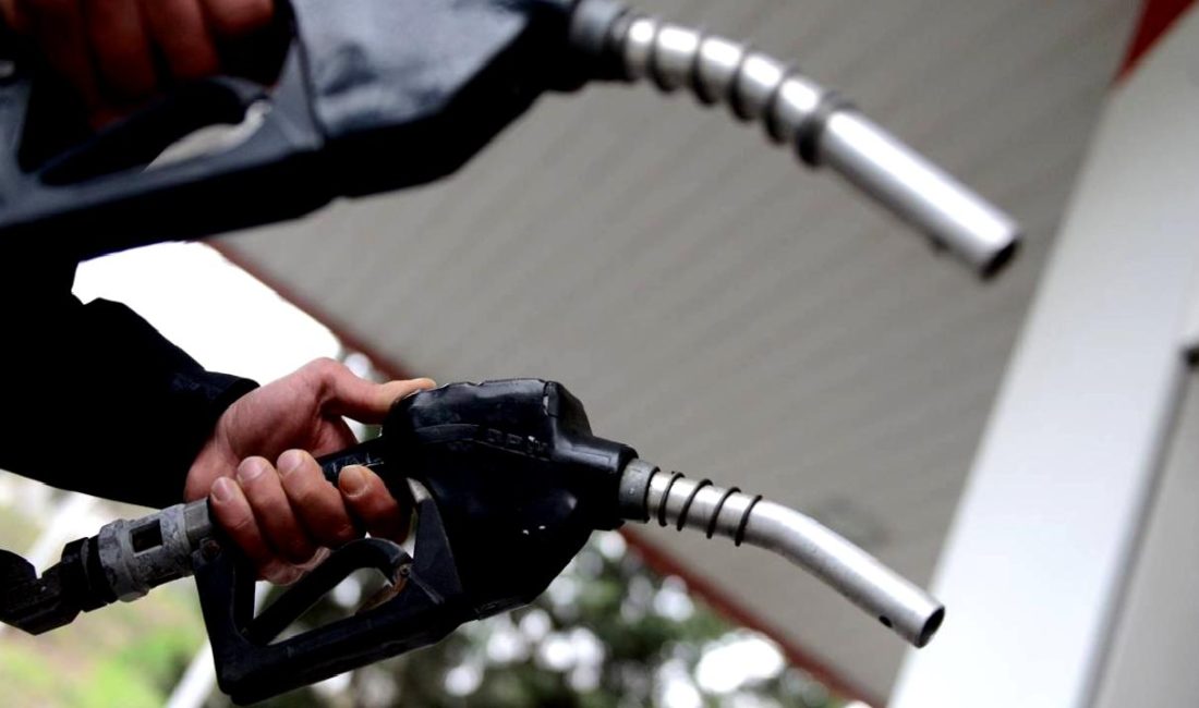 Benzin fiyatlarında devam eden düşüş, son üç yılın en düşük