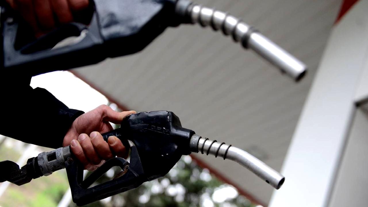 Benzin fiyatlarında devam eden düşüş, son üç yılın en düşük