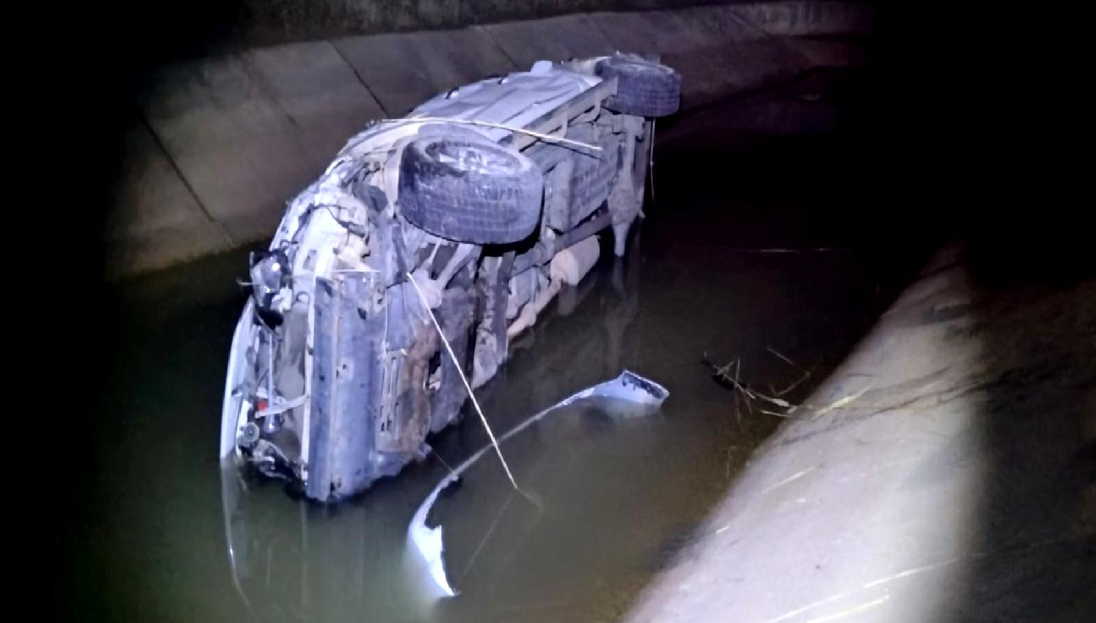 Bismil'de meydana gelen kazada bir otomobil su kanalına düştü. Olayda