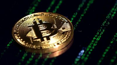Bitcoin fiyatındaki düşüşün ardındaki temel nedenleri keşfedin. Piyasa dinamikleri, ekonomik