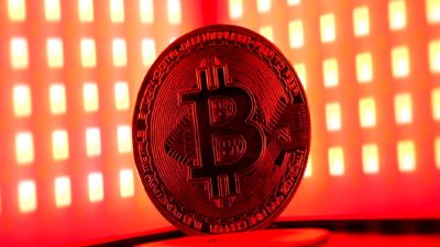 Bitcoin piyasasında tarihi zirveye ulaşan fiyatlar ve bu durumu etkileyen