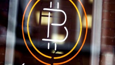 Bitcoin'in yükselişi, kripto para piyasalarında devrim niteliğinde değişikliklere yol açtı.
