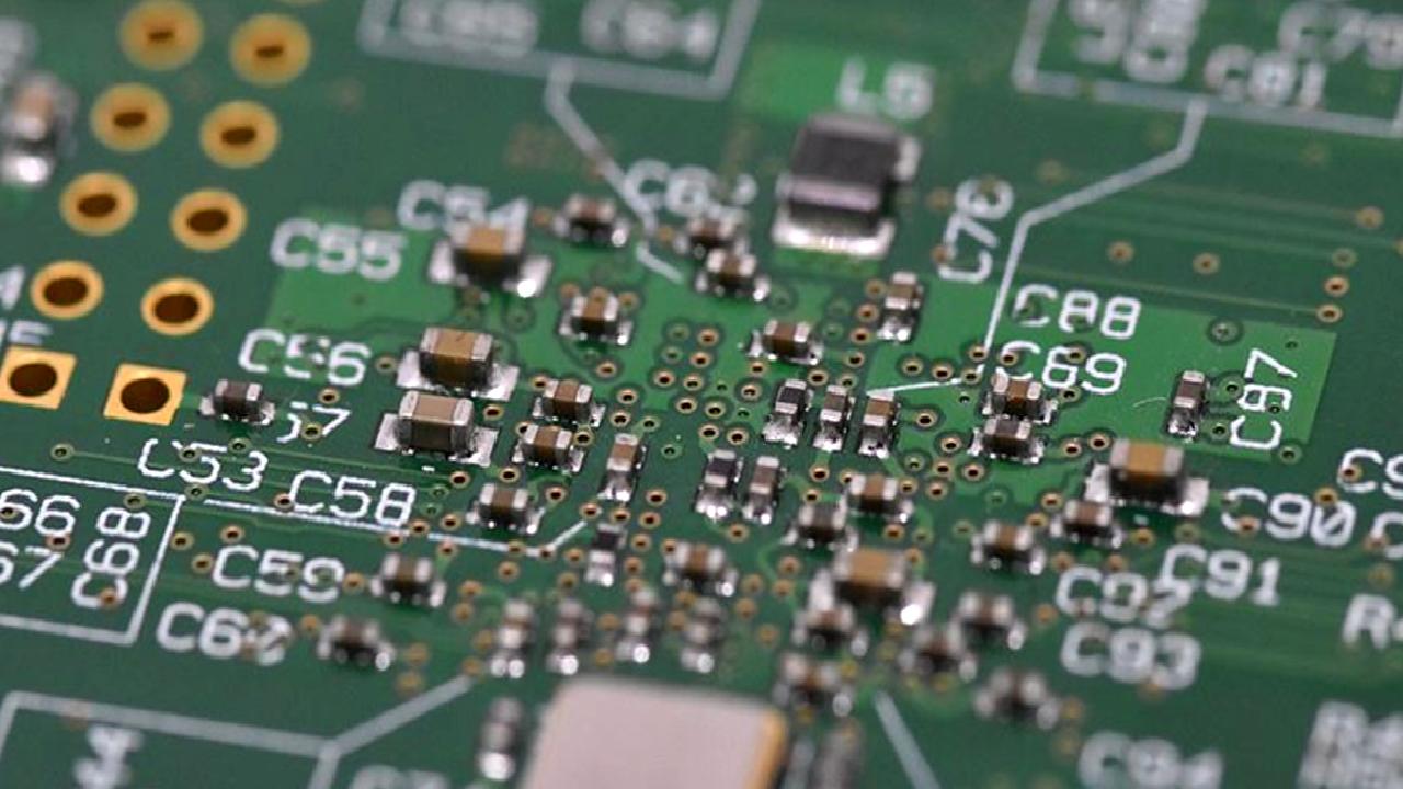 Broadcom'un piyasa değeri, teknoloji dünyasında önemli bir dönüm noktasını temsil