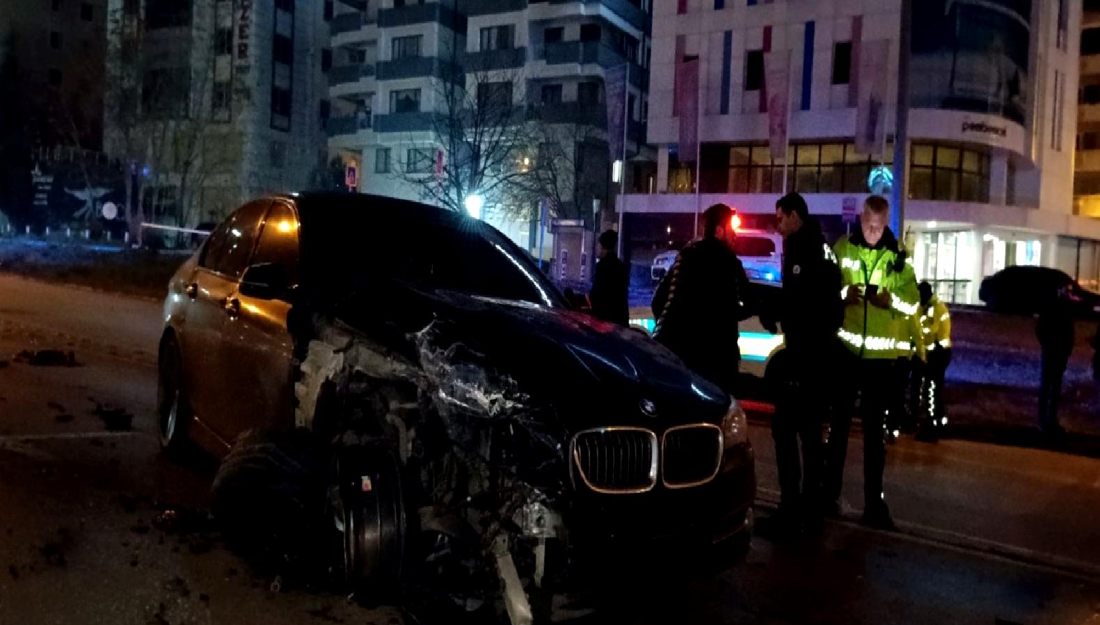Bursa'da meydana gelen kazada, ters yönde seyreden bir araç ile