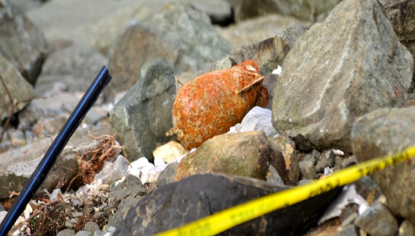 Büyüktaşhane Mahallesi'nde bulunan şüpheli metal obje, güvenlik güçleri tarafından inceleniyor.