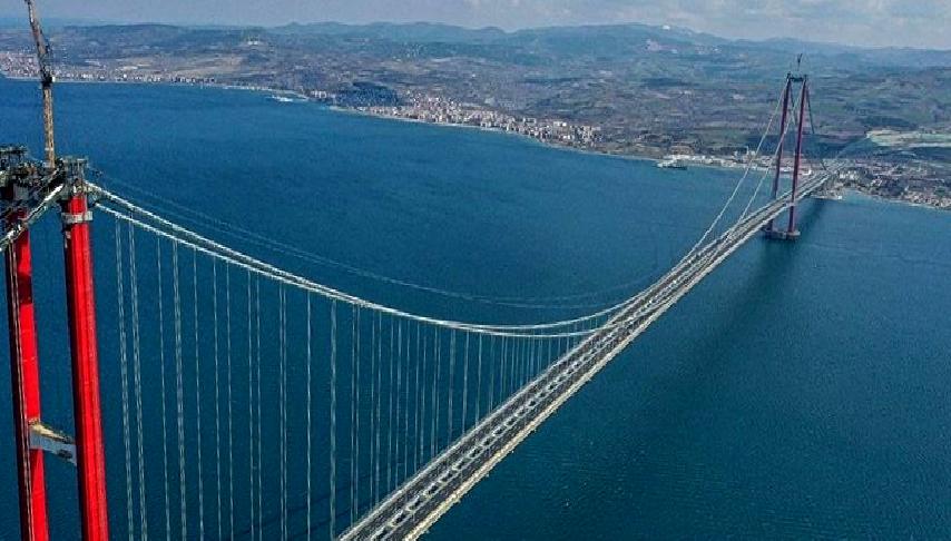 Çanakkale Boğazı'nda yoğun sis nedeniyle gemi geçişleri durduruldu. Deniz trafiğinde