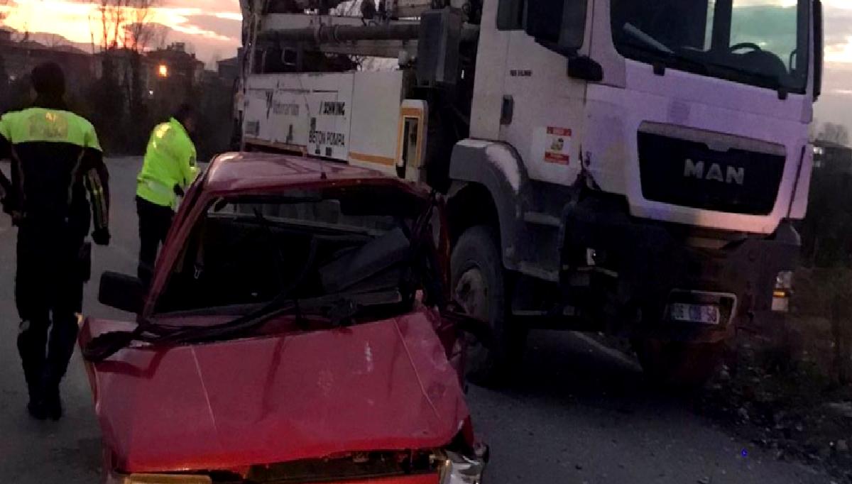 Çarşamba'da bir düğün salonuna yakın gerçekleşen trafik kazasında 5 kişi