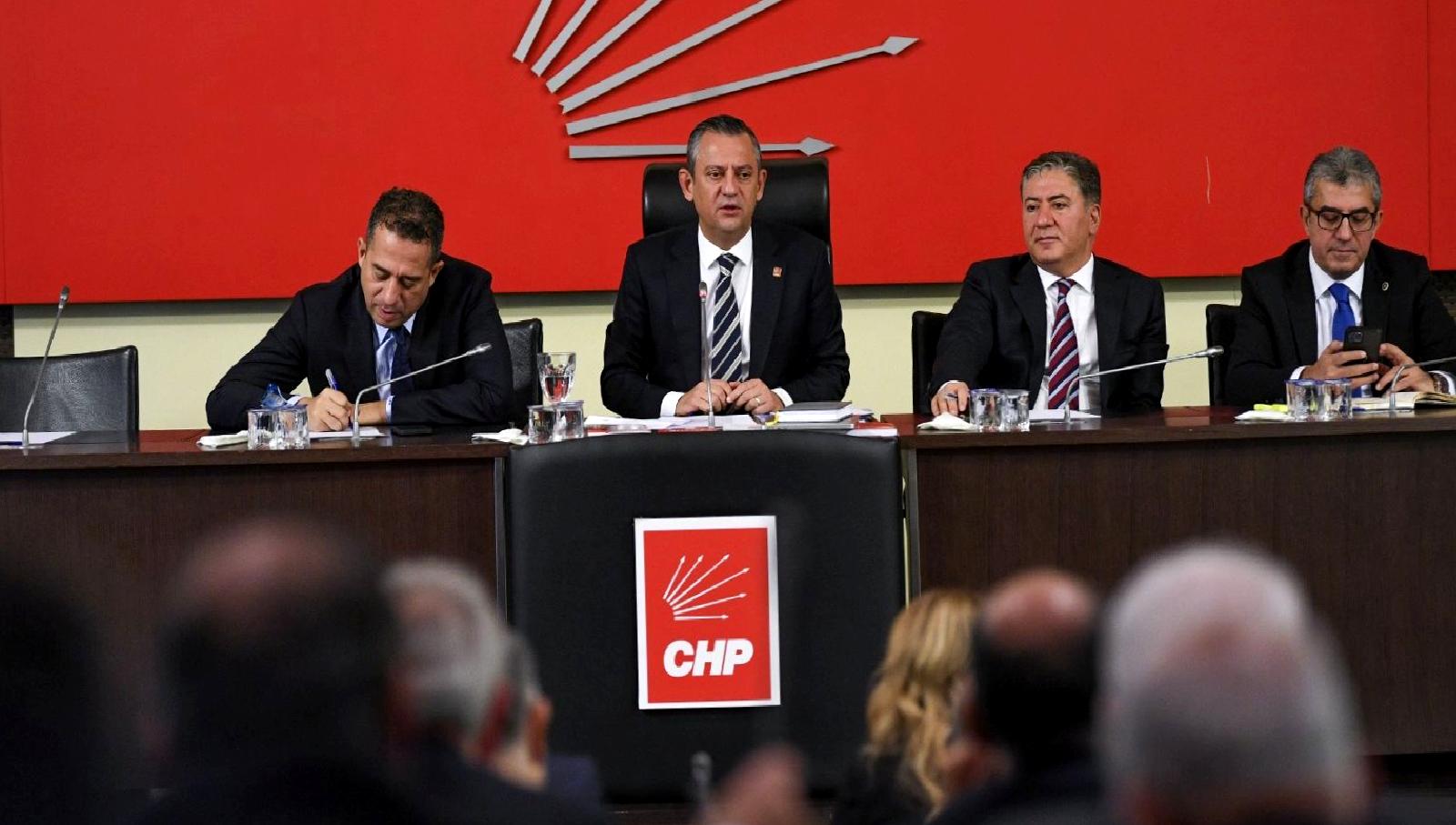 CHP Genel Başkanı Özgür Özel, milletvekilleriyle önemli bir kapalı toplantı