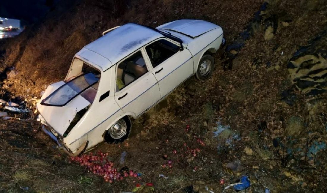 Çorum-Yozgat Kara Yolunda İki Araç Devrildi Çorum-Yozgat kara yolunda meydana gelen trafik kazasında iki araç devrildi.