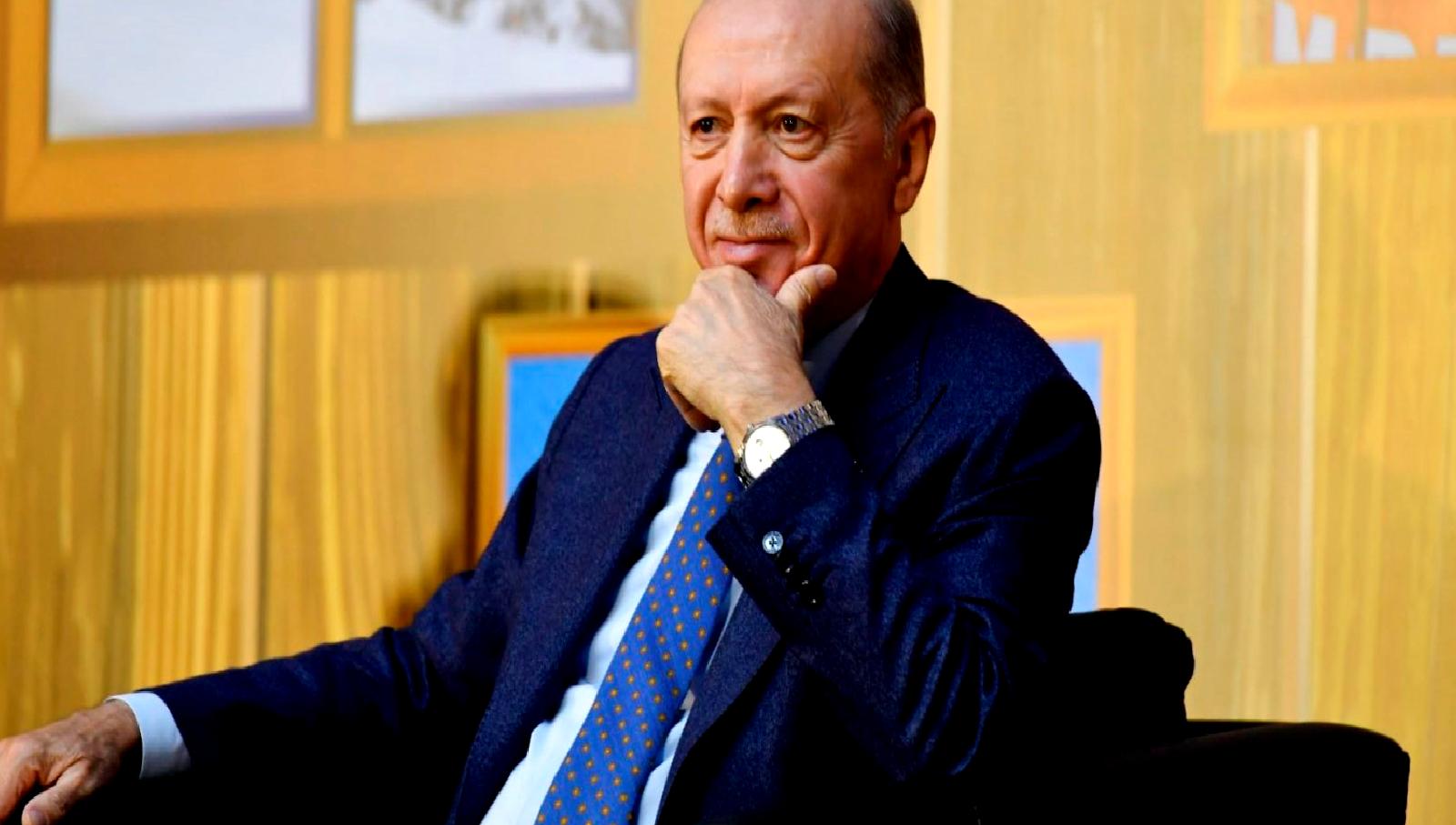 Cumhurbaşkanı Erdoğan, Erzurum'da gençlerle bir araya gelerek, gençlerin görüşlerini dinledi