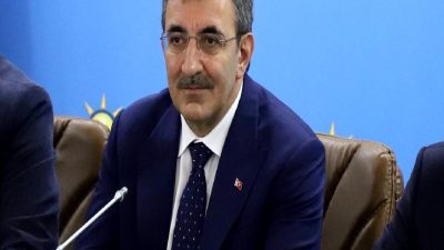 Cumhurbaşkanlığına Cevdet Yılmaz'ın vekalet tezkeresi yayımlandı. Bu gelişme, Türkiye'nin siyasi