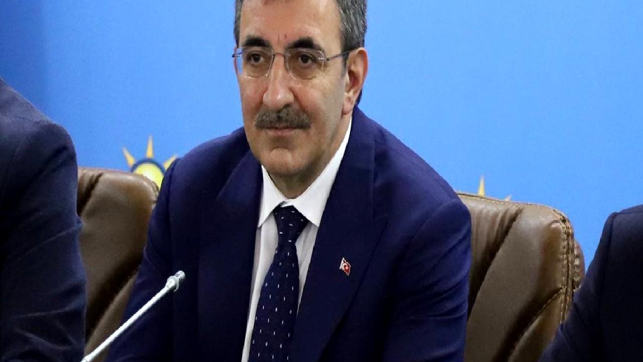 Cumhurbaşkanlığına Cevdet Yılmaz'ın vekalet tezkeresi yayımlandı. Bu gelişme, Türkiye'nin siyasi