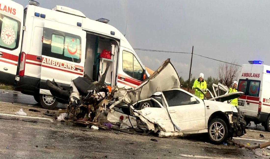 Denizli’de Feci Trafik Kazası: 4 Ölü Denizli'de meydana gelen feci trafik kazasında 4 kişi hayatını kaybetti.