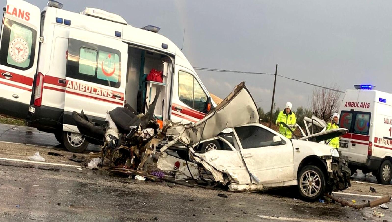Denizli'de meydana gelen feci trafik kazasında 4 kişi hayatını kaybetti.