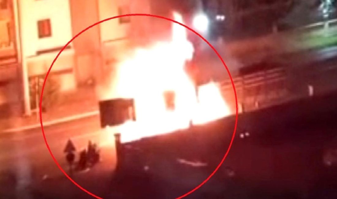 Diyarbakır’da Araç Kundaklama Olayı: Terör Bağlantılı Gözaltı Diyarbakır'da meydana gelen araç kundaklama olayı, terör bağlantılarıyla gündeme geldi.