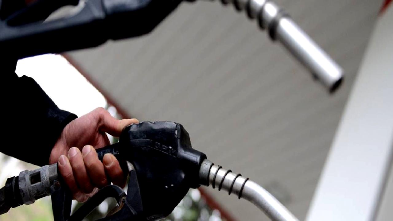 Döviz kurlarındaki dalgalanmalar ve akaryakıt fiyatlarındaki artış, ekonomik dengeyi nasıl