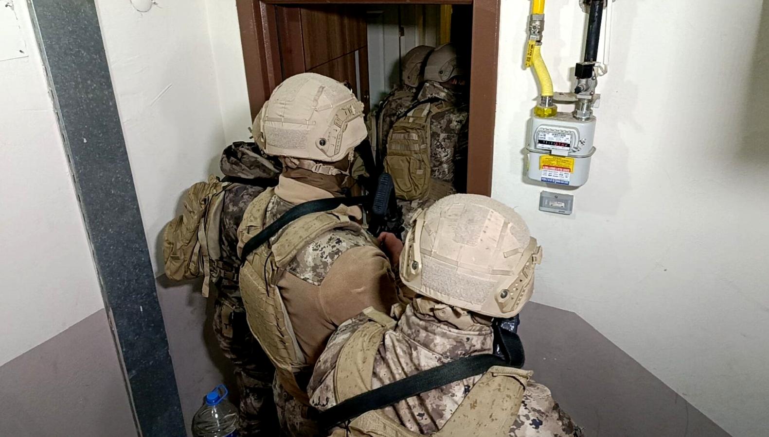 Edirne'de gerçekleştirilen operasyonla silahlı paylaşımlara yönelik 26 şüpheli yakalandı. Güvenlik